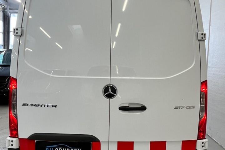 Hvid Mercedes Sprinter 317 fra 2022