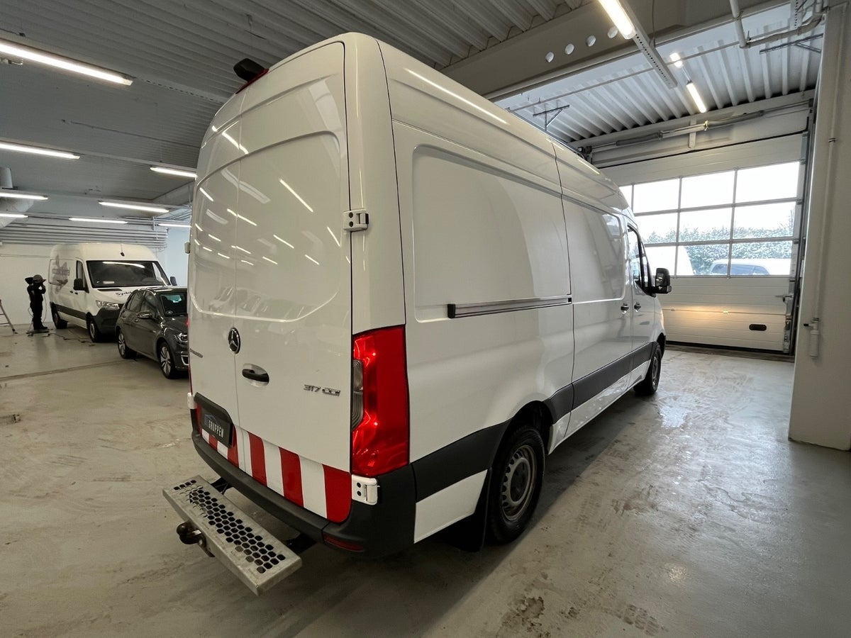Hvid Mercedes Sprinter 317 fra 2022
