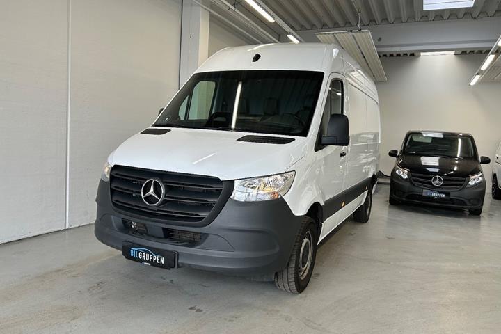 Hvid Mercedes Sprinter 317 fra 2024
