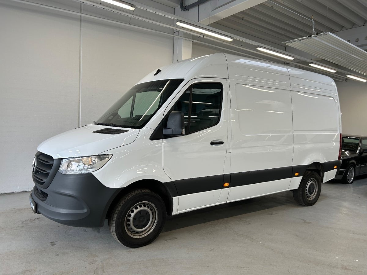 Hvid Mercedes Sprinter 317 fra 2024