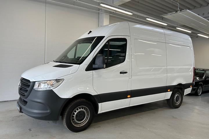 Hvid Mercedes Sprinter 317 fra 2024