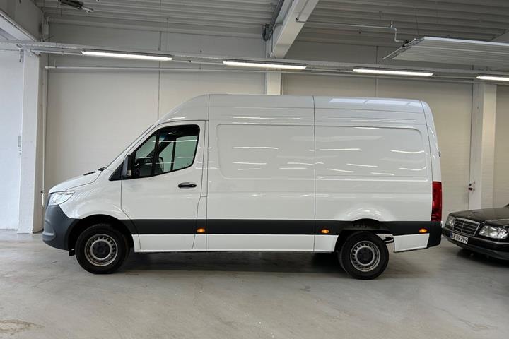 Hvid Mercedes Sprinter 317 fra 2024