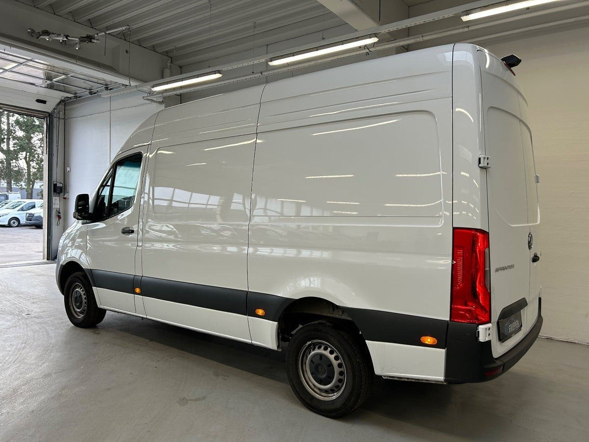 Hvid Mercedes Sprinter 317 fra 2024