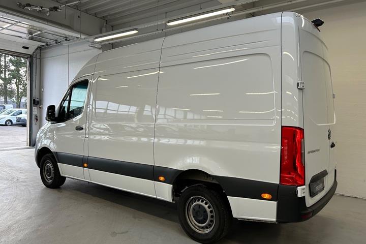 Hvid Mercedes Sprinter 317 fra 2024
