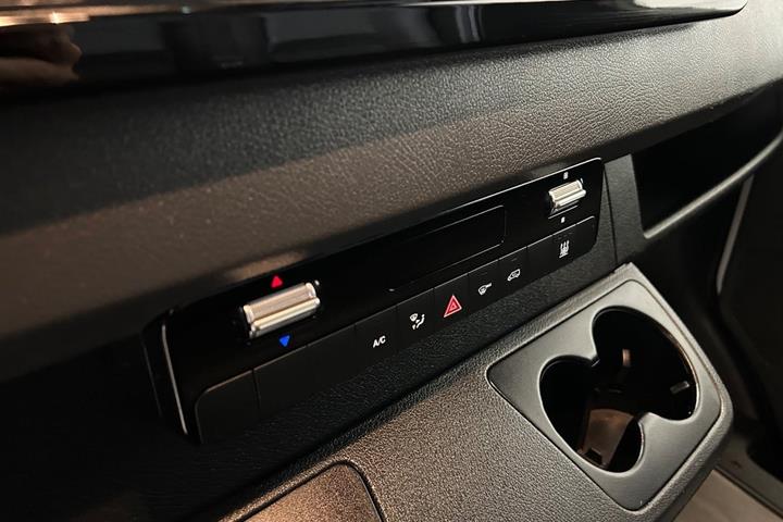 Hvid Mercedes Sprinter 317 fra 2024