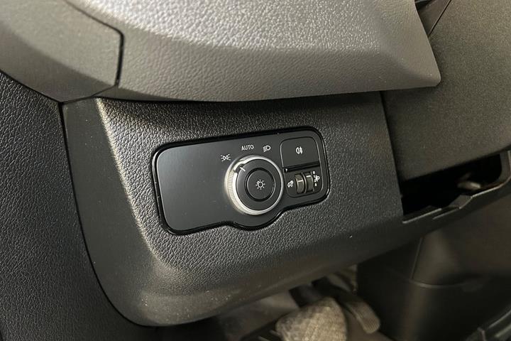 Hvid Mercedes Sprinter 317 fra 2024
