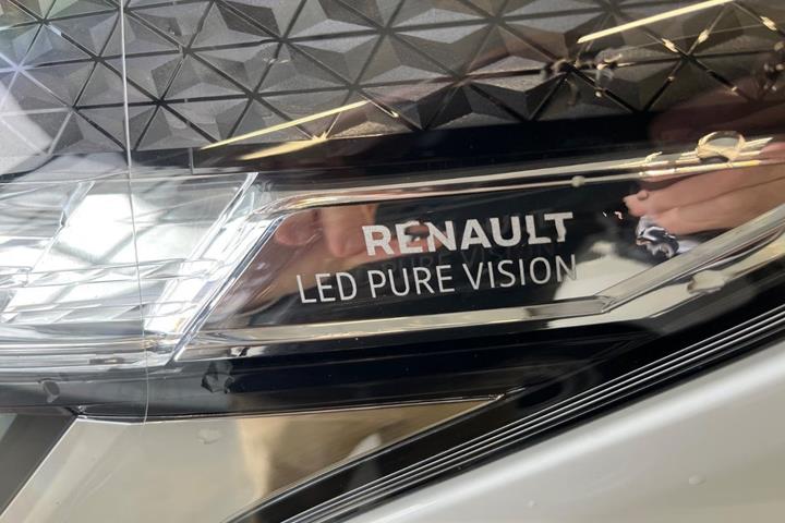 Hvid Renault Trafic T29 fra 2019