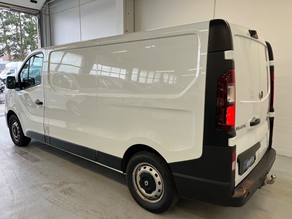 Hvid Renault Trafic T29 fra 2019