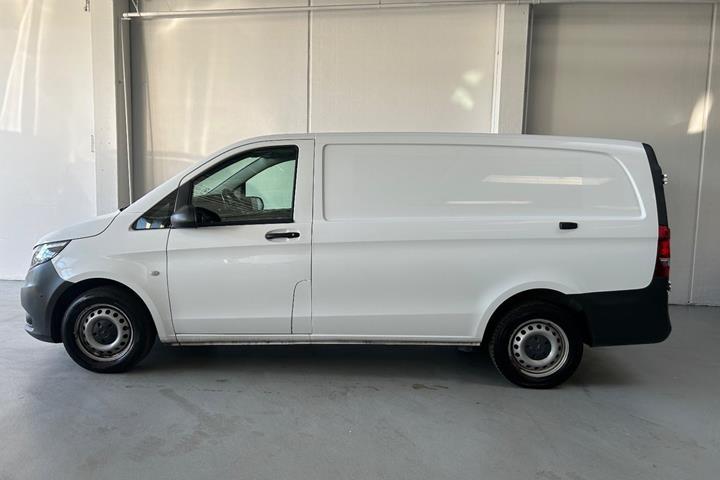 Hvid Mercedes Vito 114 fra 2021