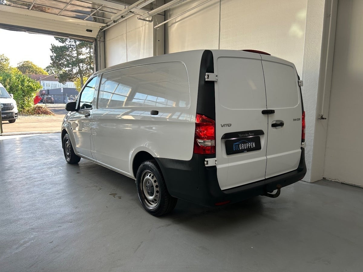 Hvid Mercedes Vito 114 fra 2021