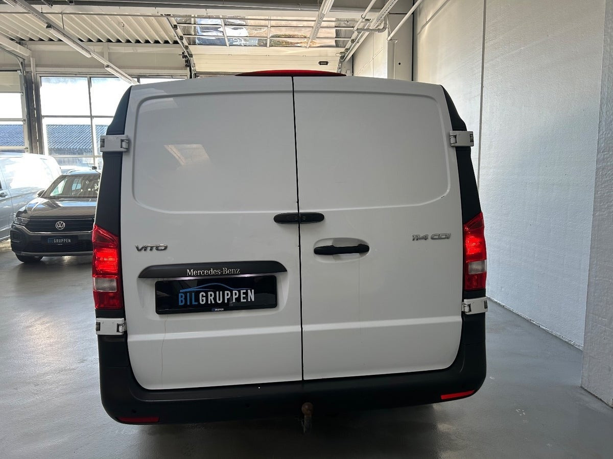 Hvid Mercedes Vito 114 fra 2021