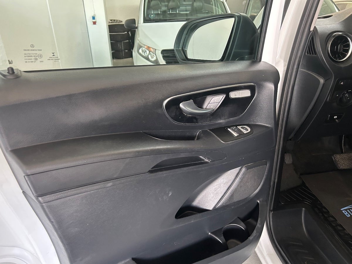 Hvid Mercedes Vito 114 fra 2021