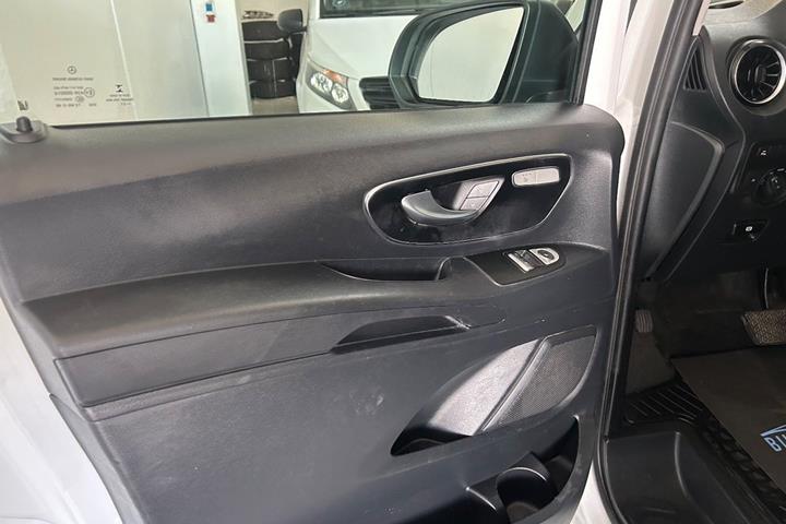 Hvid Mercedes Vito 114 fra 2021