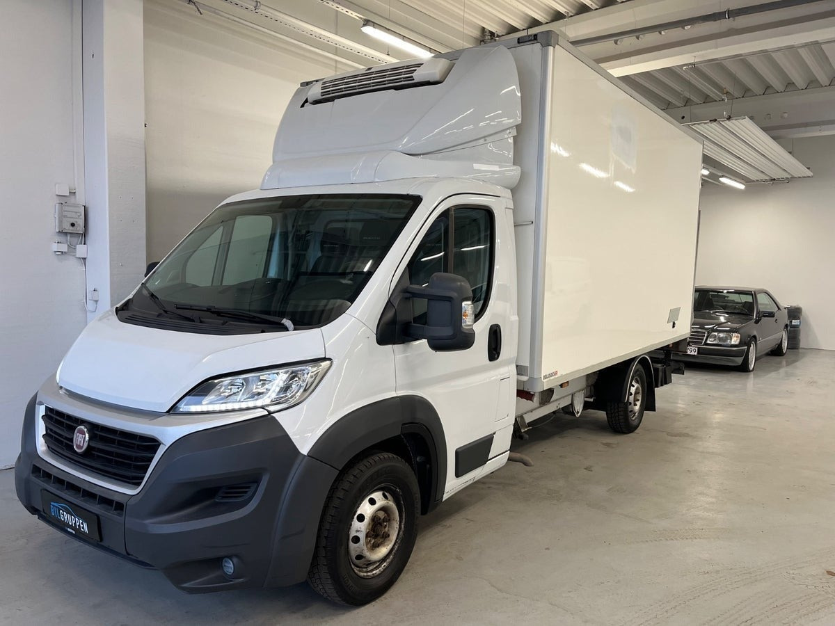 Fiat Ducato 35 2,3 MJT 150 Alukasse m/lift+køl