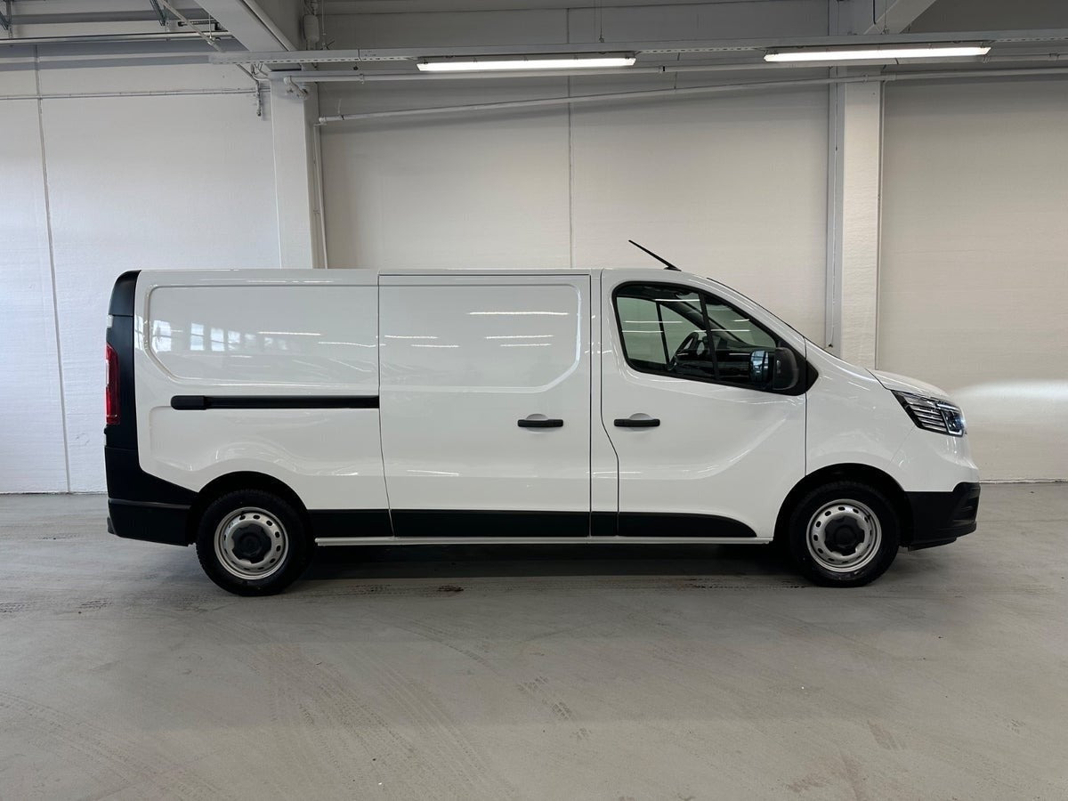Hvid Renault Trafic fra 2025