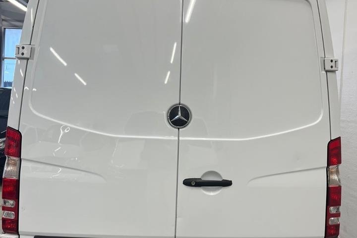 Hvid Mercedes Sprinter 319 fra 2017