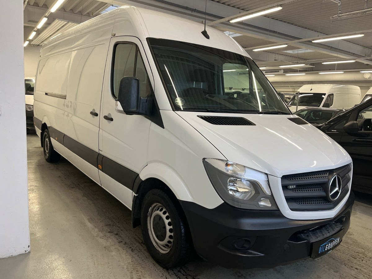 Hvid Mercedes Sprinter 319 fra 2017