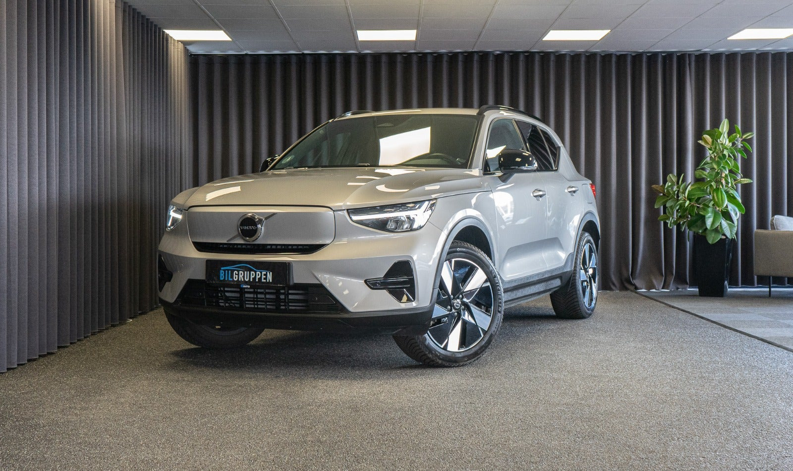 Sort Volvo XC40 fra 2024