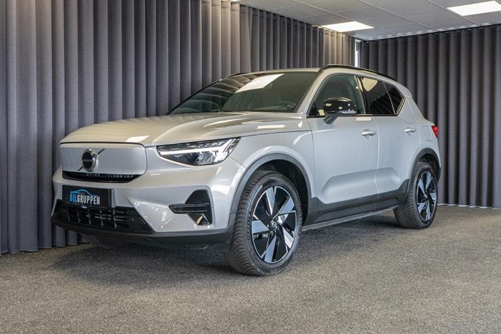 Sort Volvo XC40 fra 2024