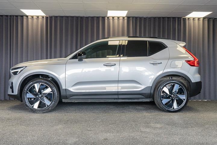 Sort Volvo XC40 fra 2024