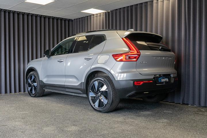 Sort Volvo XC40 fra 2024