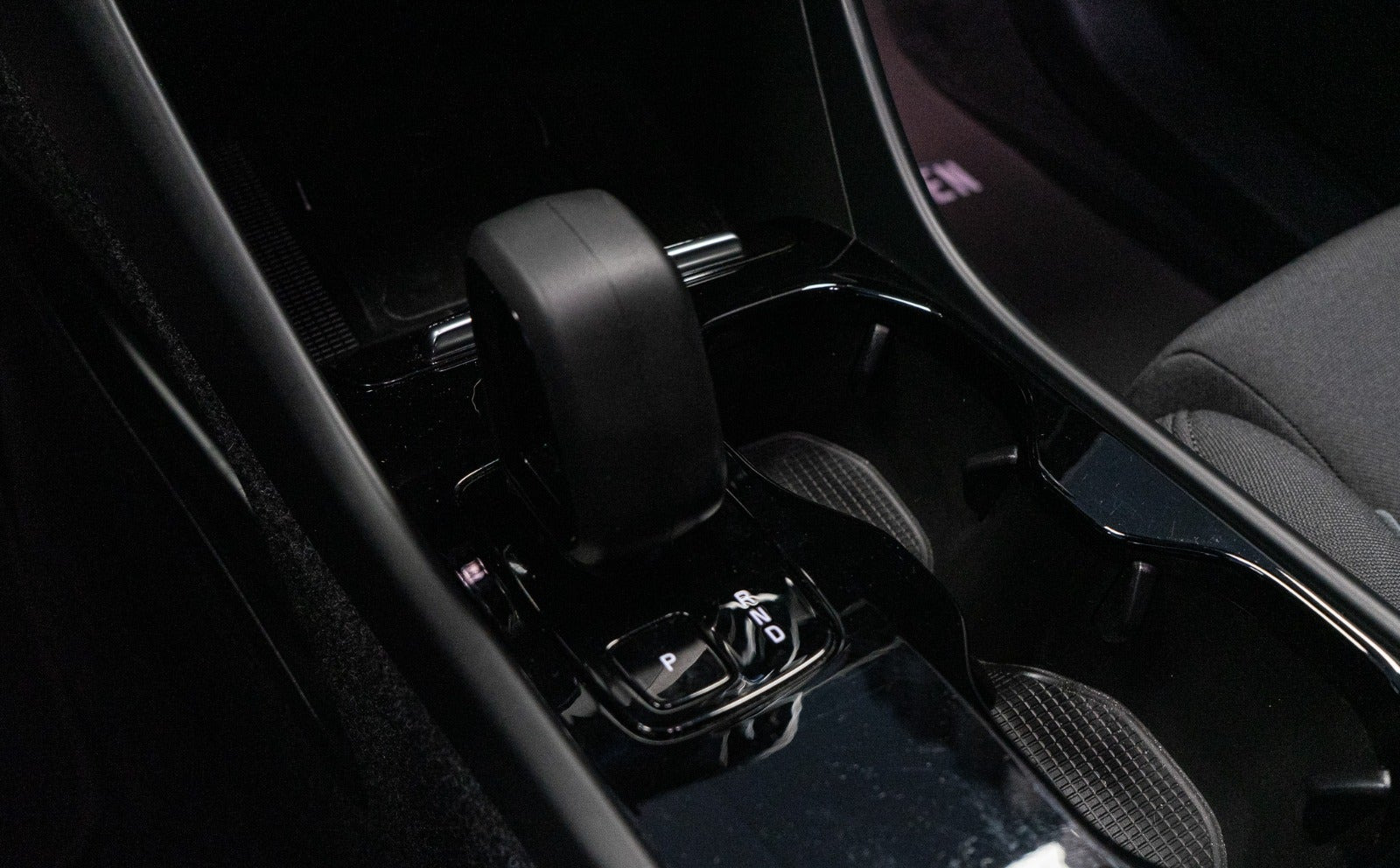 Sort Volvo XC40 fra 2024