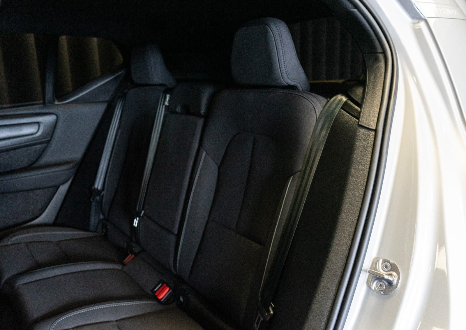 Sort Volvo XC40 fra 2024