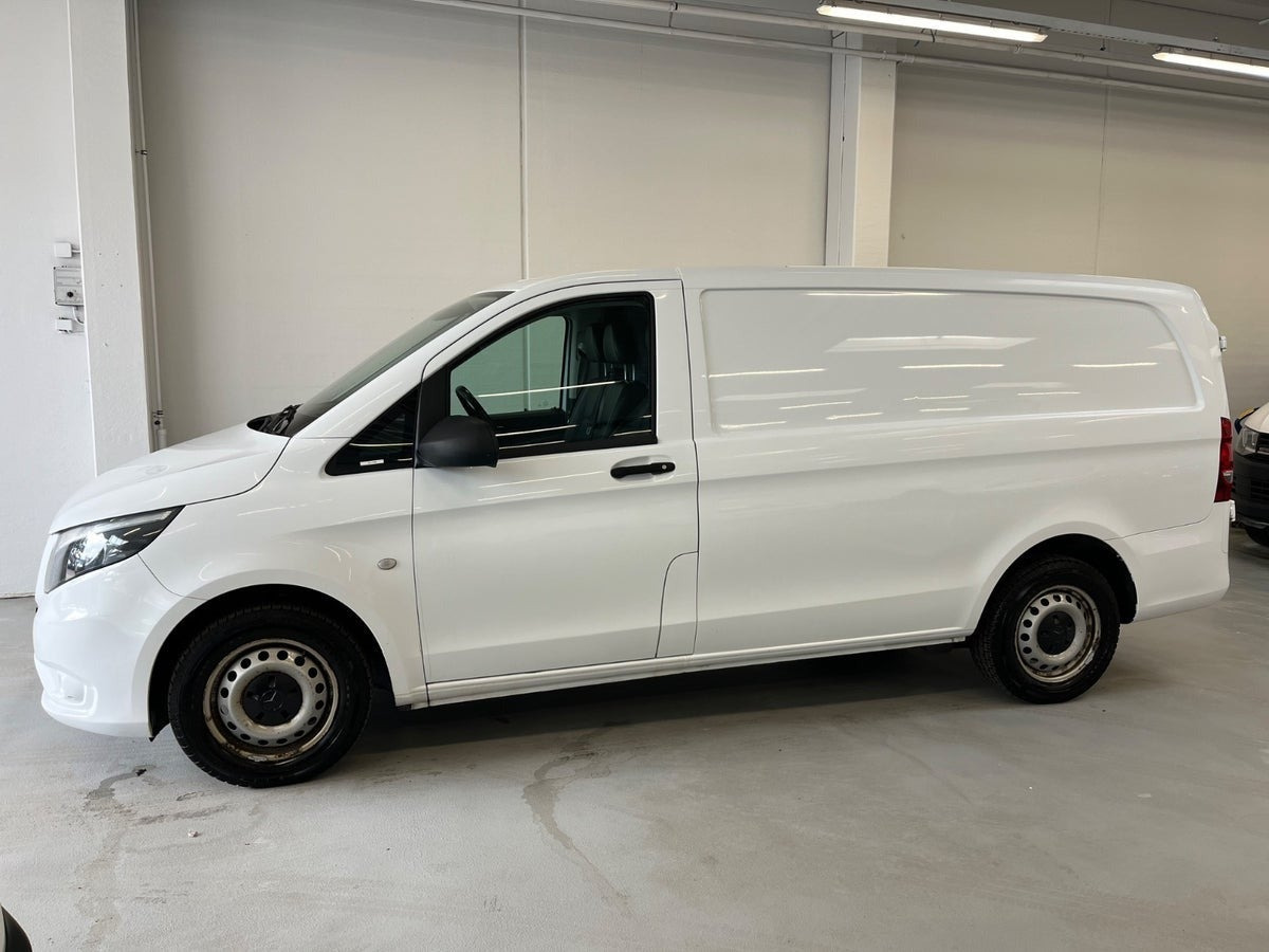 Gul Mercedes Vito 114 fra 2021