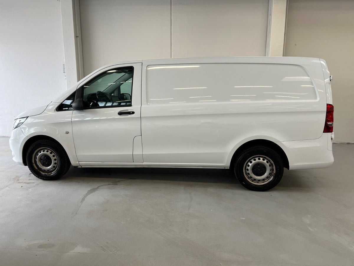 Gul Mercedes Vito 114 fra 2021