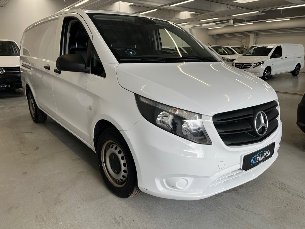Gul Mercedes Vito 114 fra 2021