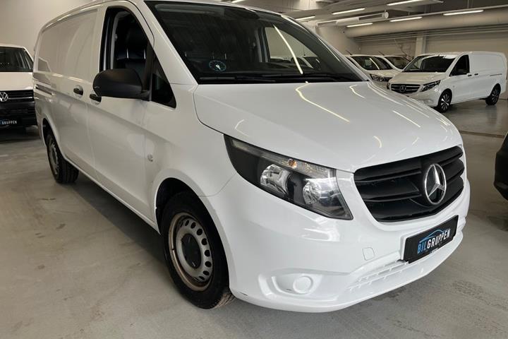 Gul Mercedes Vito 114 fra 2021