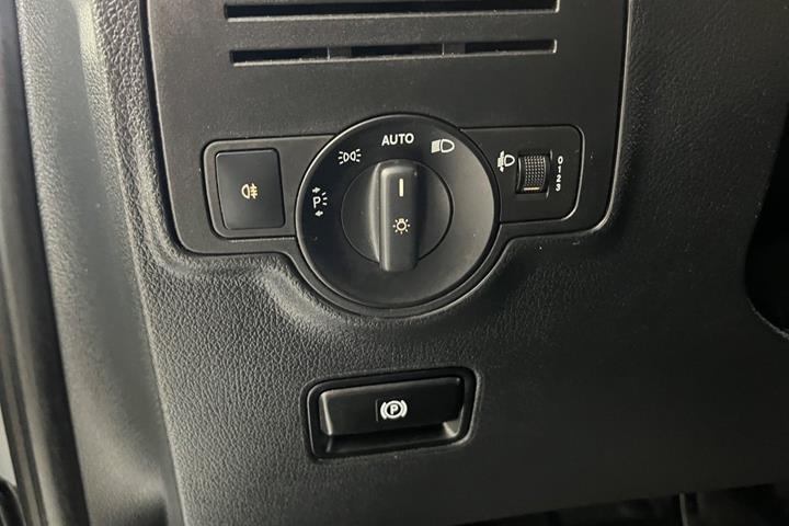 Gul Mercedes Vito 114 fra 2021