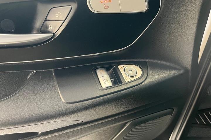 Gul Mercedes Vito 114 fra 2021