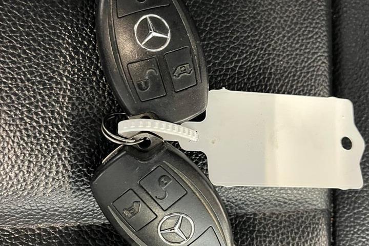 Gul Mercedes Vito 114 fra 2021