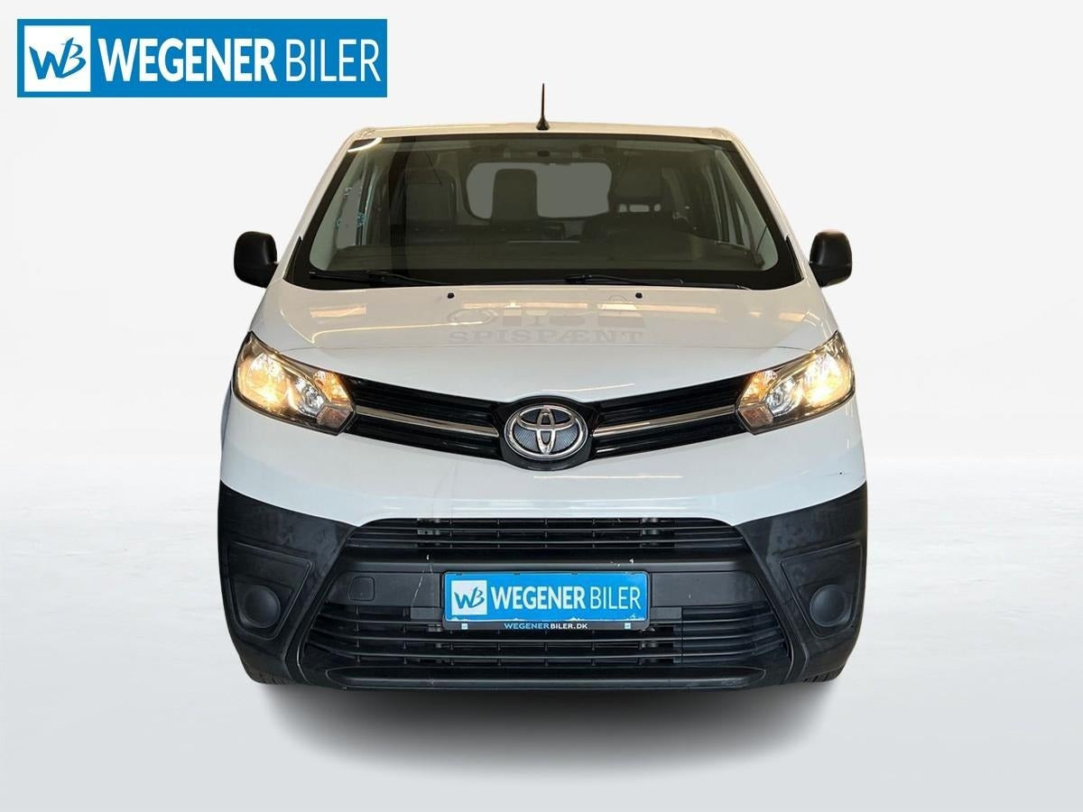 Hvid Toyota ProAce fra 2018