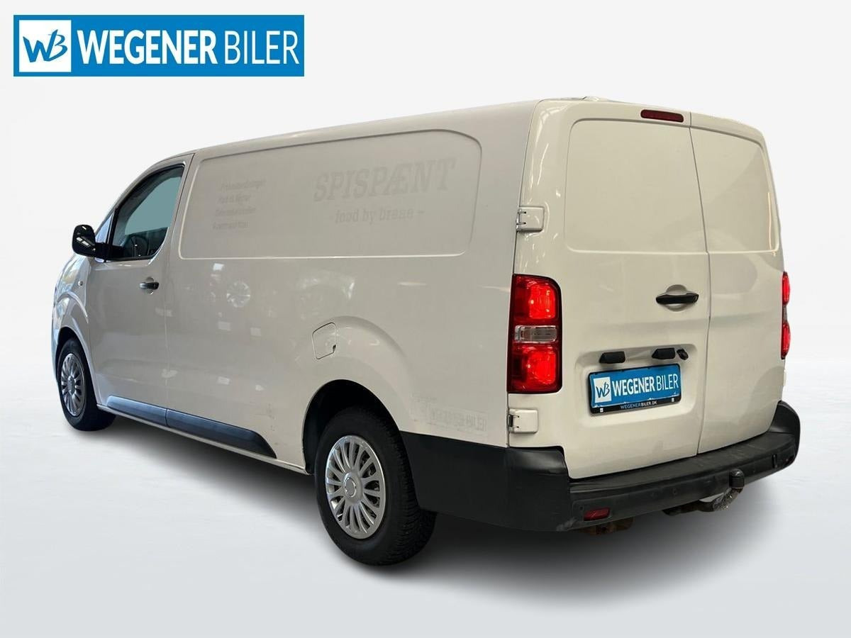 Hvid Toyota ProAce fra 2018