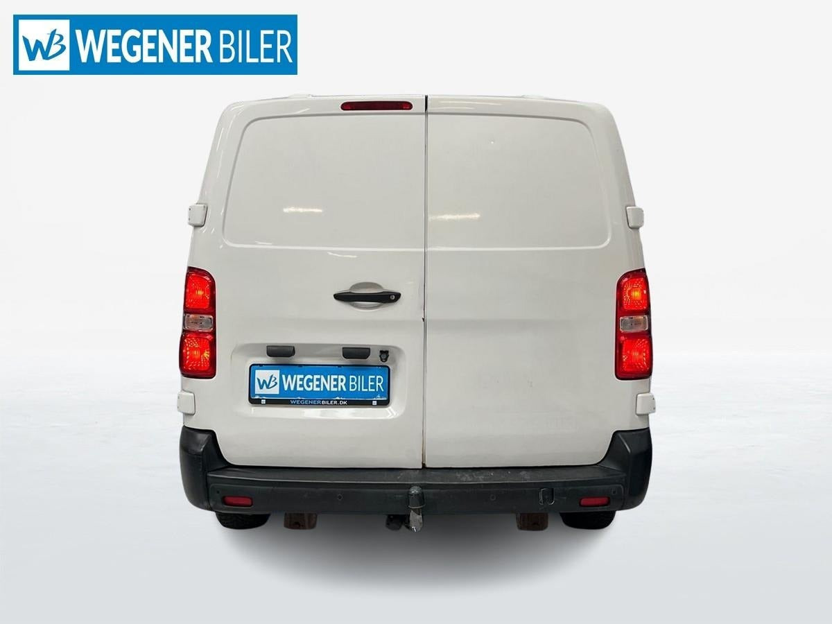 Hvid Toyota ProAce fra 2018