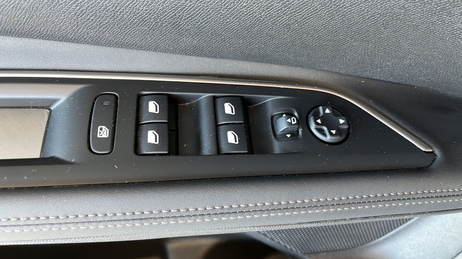 Sort Peugeot 5008 fra 2019