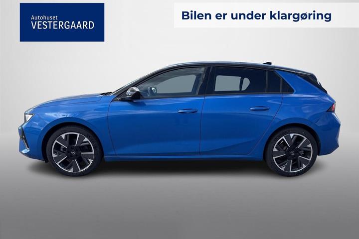 Blå Opel Astra-e fra 2024