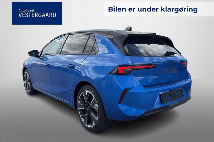 Blå Opel Astra-e fra 2024