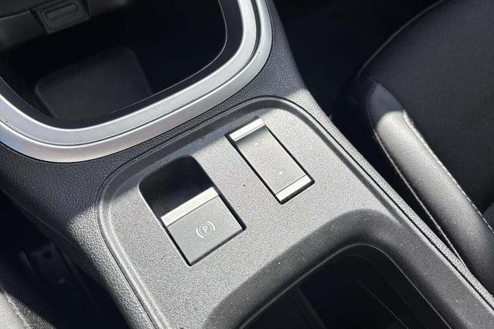 Grå Jeep Avenger fra 2025