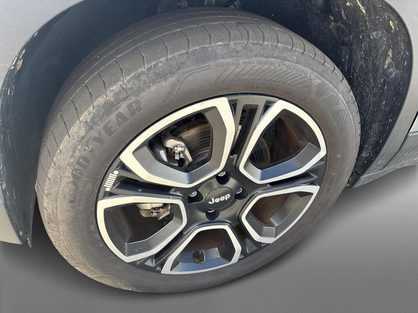 Grå Jeep Avenger fra 2025