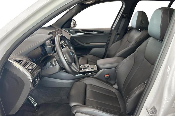 Hvid BMW iX3 fra 2024