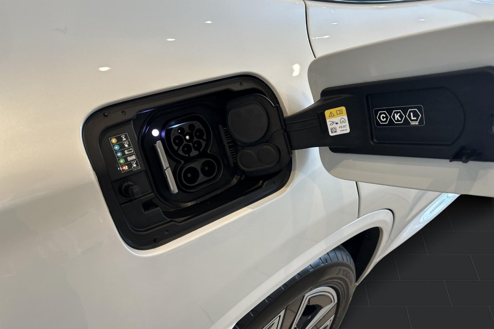 Hvid BMW iX3 fra 2024