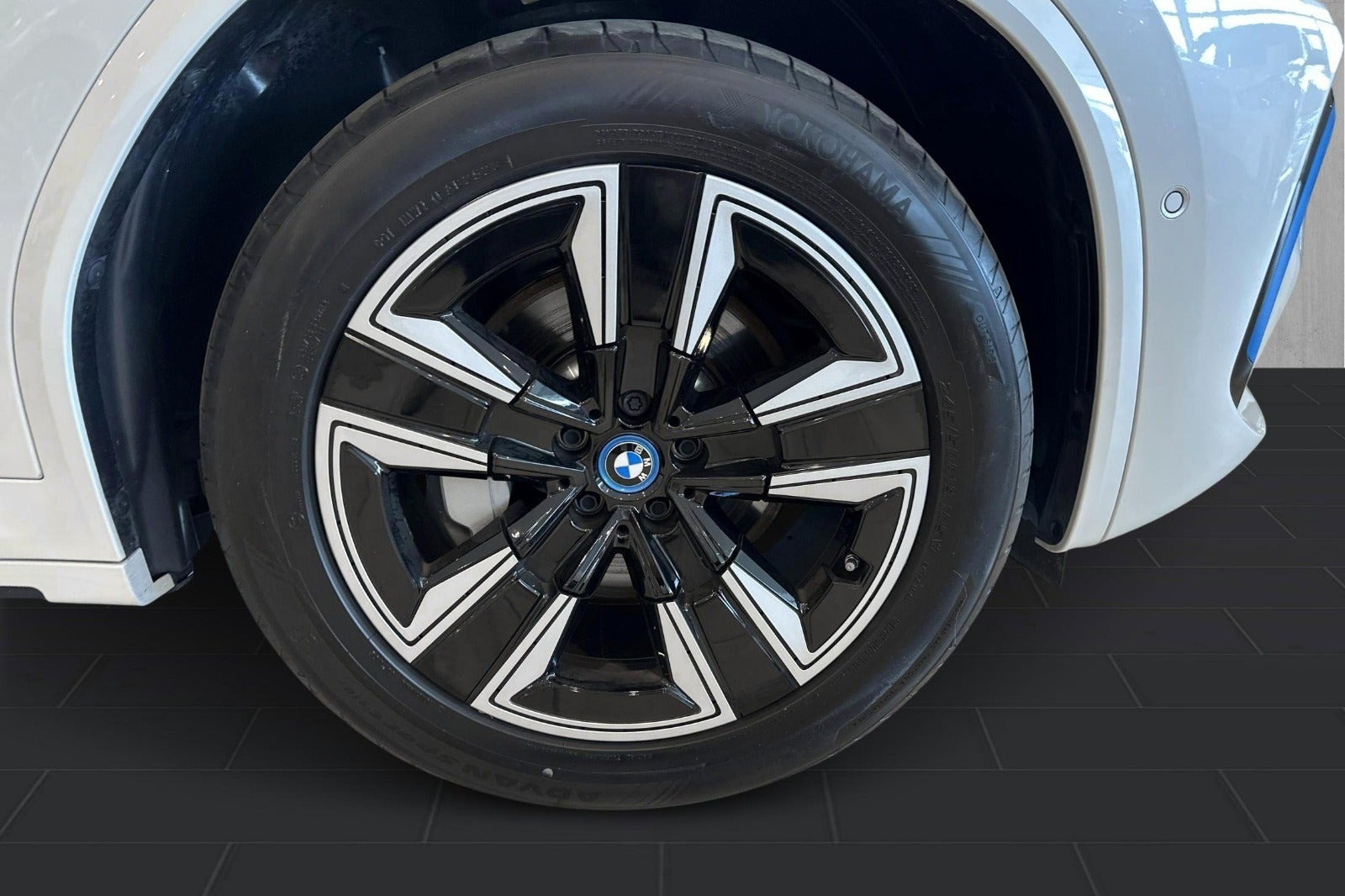 Hvid BMW iX3 fra 2024