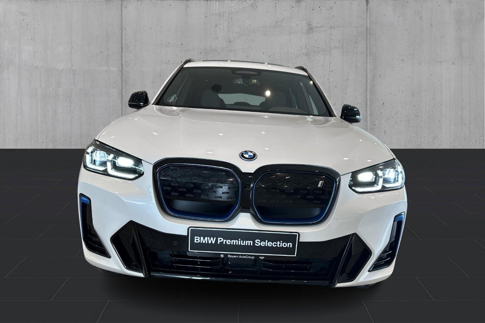 Hvid BMW iX3 fra 2024