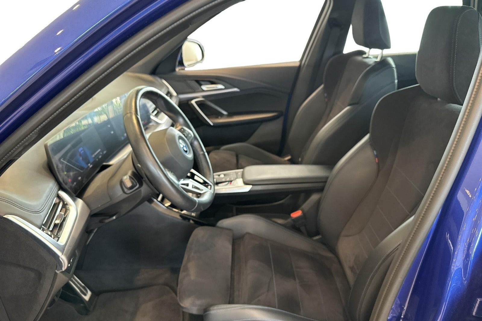 Blå BMW iX1 fra 2024