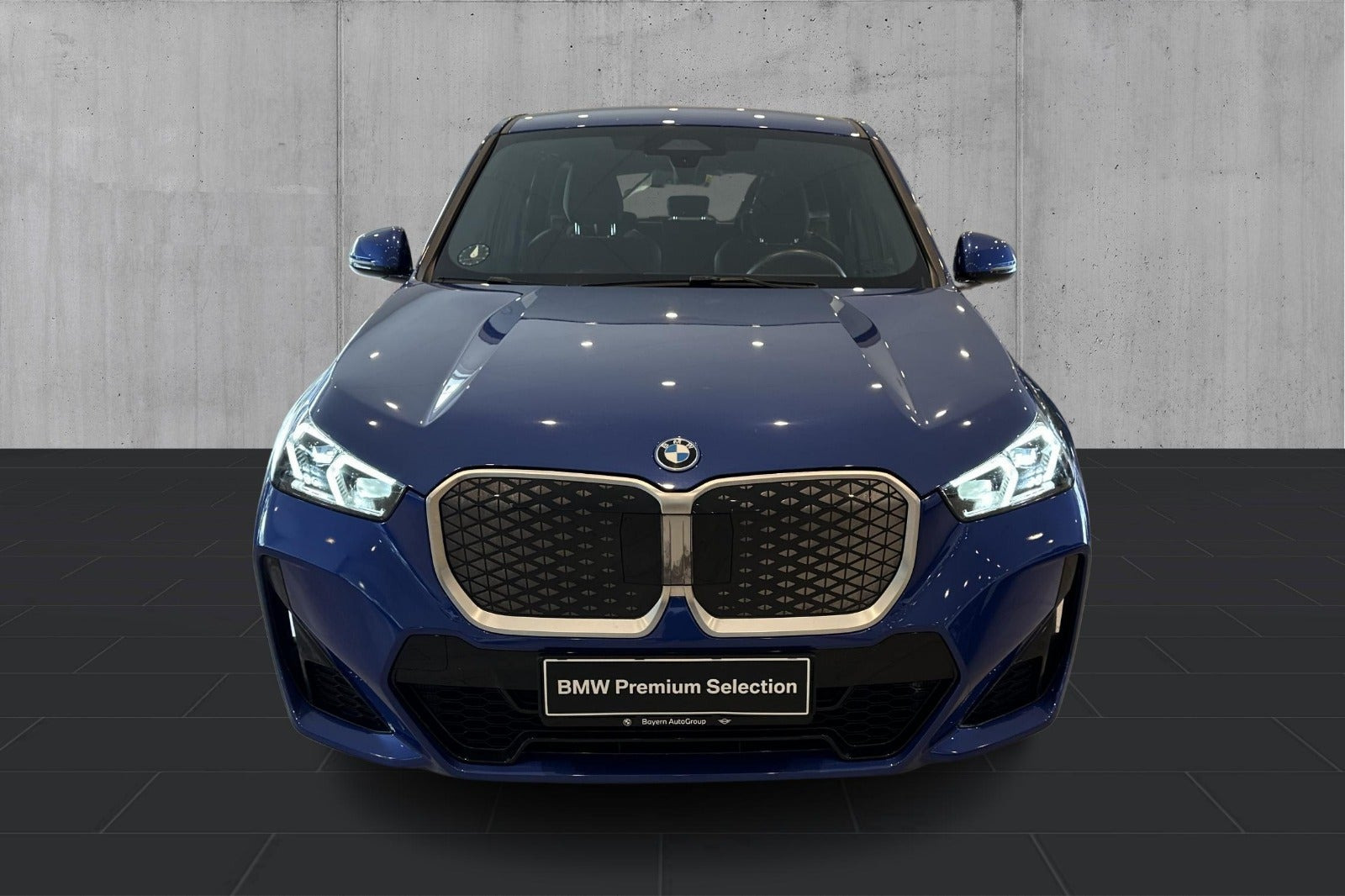 Blå BMW iX1 fra 2024