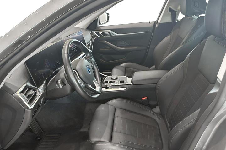 Grå BMW i4 fra 2023