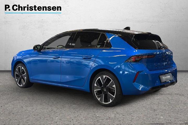 Blå Opel Astra-e fra 2024